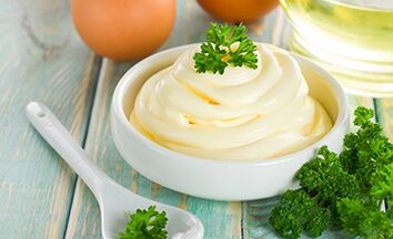 Het gebruik van mayonaise bij psoriasis moet worden beperkt